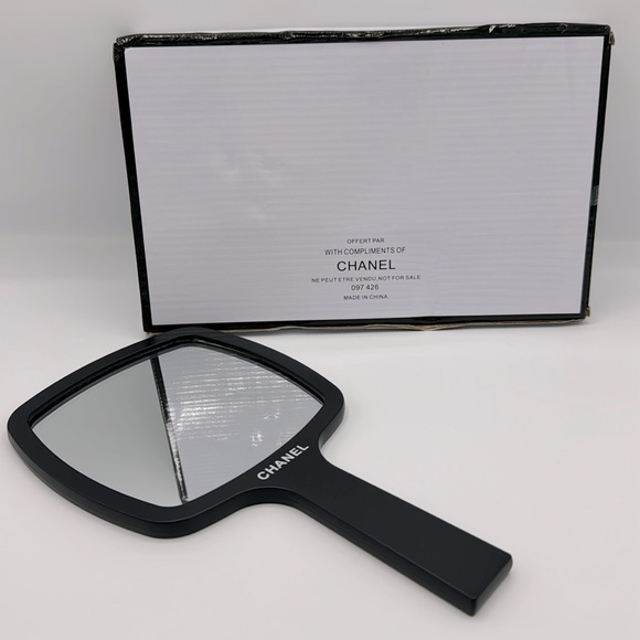 New Chanel Beauty handheld black mirror - Picture 3 of 4
